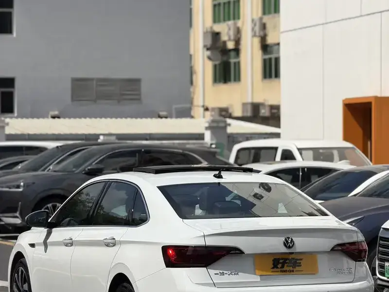 2025 Volkswagen Sagitar с пробегом 8 000 км