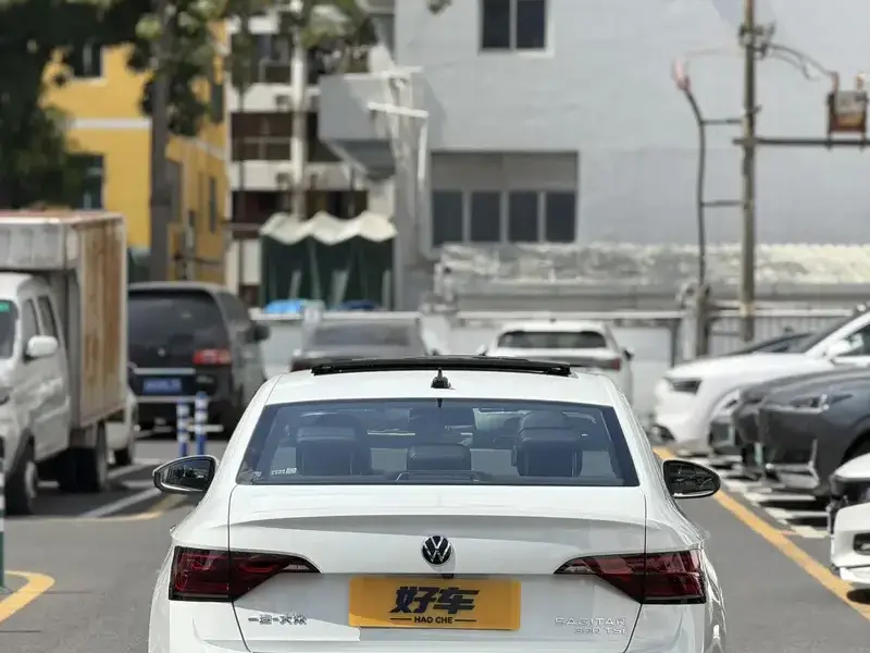 2025 Volkswagen Sagitar с пробегом 8 000 км