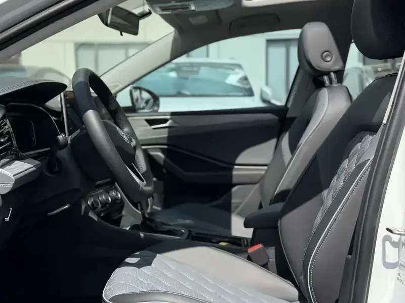 2025 Volkswagen Sagitar с пробегом 8 000 км