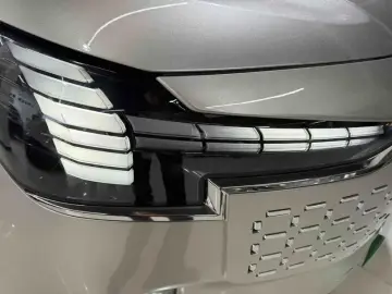 2025 Volvo EM90 с пробегом 47 000 км