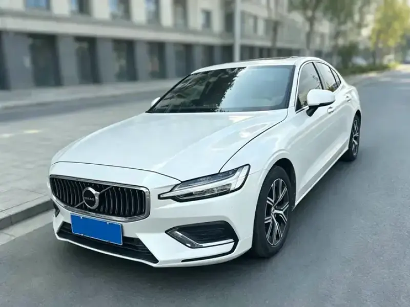 2024 Volvo S60 с пробегом 43 500 км