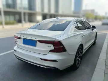 2024 Volvo S60 с пробегом 43 500 км