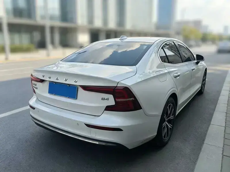 2024 Volvo S60 с пробегом 43 500 км