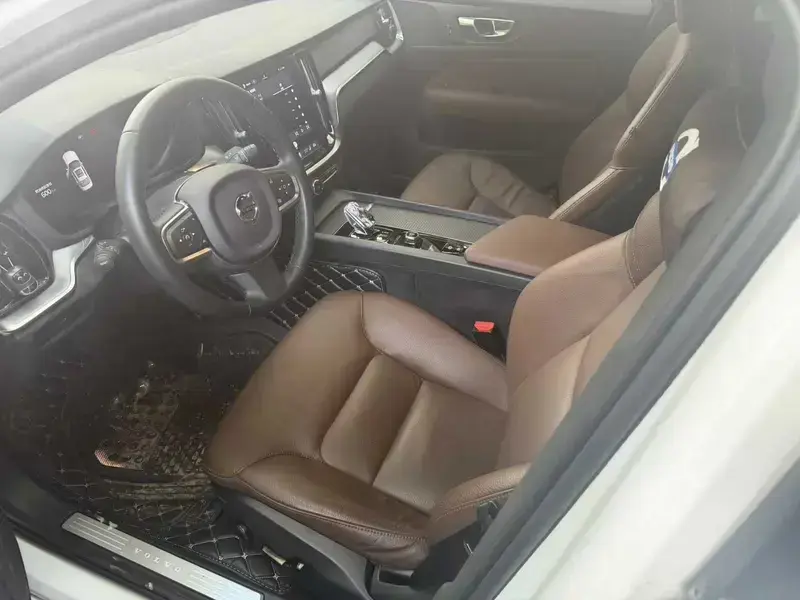 2024 Volvo S60 с пробегом 43 500 км