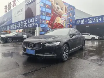 2025 Volvo S90 с пробегом 9 500 км