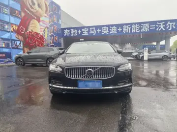 2025 Volvo S90 с пробегом 9 500 км
