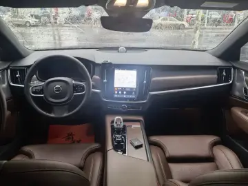 2025 Volvo S90 с пробегом 9 500 км