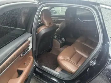 2025 Volvo S90 с пробегом 9 500 км