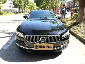 2025 Volvo S90 с пробегом 26 000 км