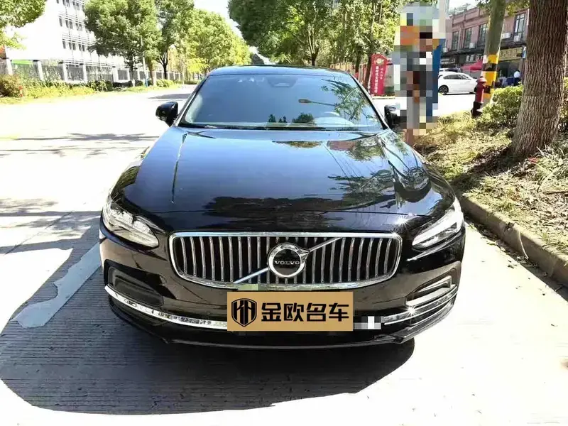 2025 Volvo S90 с пробегом 26 000 км