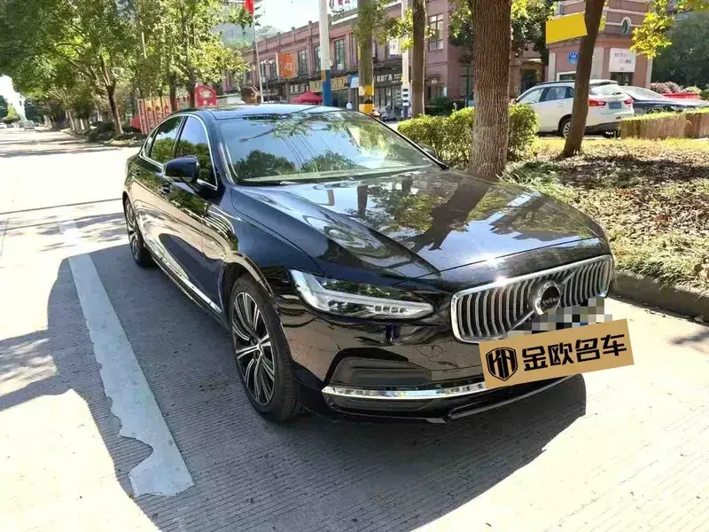 2025 Volvo S90 с пробегом 26 000 км