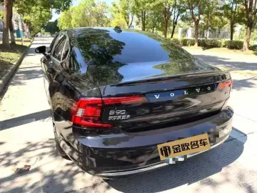 2025 Volvo S90 с пробегом 26 000 км
