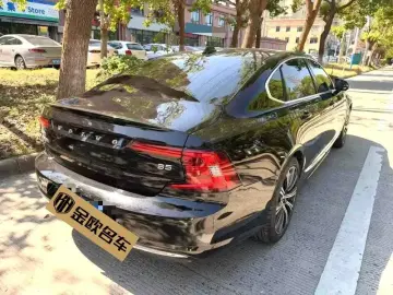 2025 Volvo S90 с пробегом 26 000 км