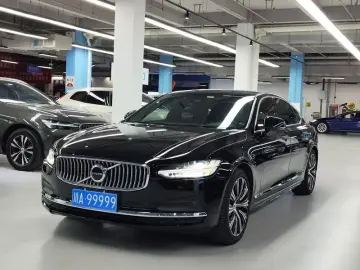2025 Volvo S90 с пробегом 29 000 км