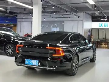 2025 Volvo S90 с пробегом 29 000 км