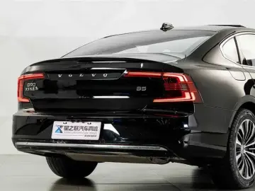 2025 Volvo S90 с пробегом 59 000 км