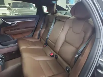 2025 Volvo S90 с пробегом 29 000 км