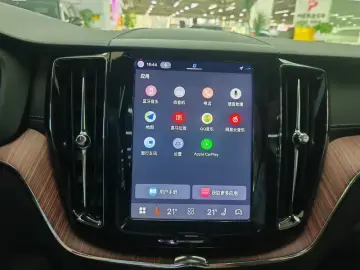 2025 Volvo XC60 с пробегом 18 000 км