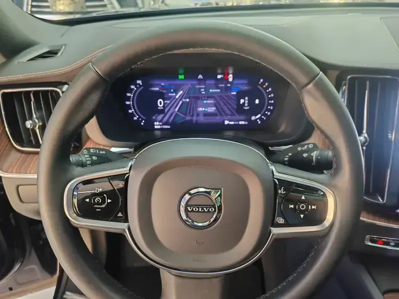 2025 Volvo XC60 с пробегом 18 000 км