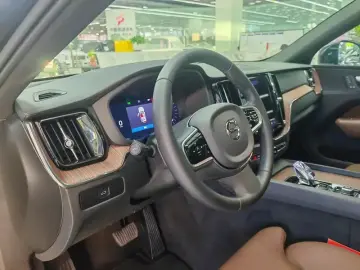 2025 Volvo XC60 с пробегом 18 000 км