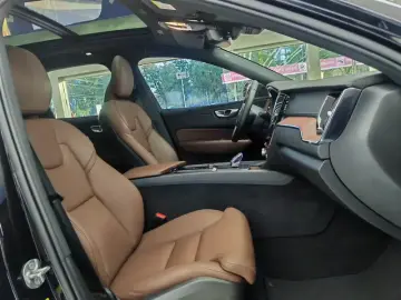 2025 Volvo XC60 с пробегом 18 000 км