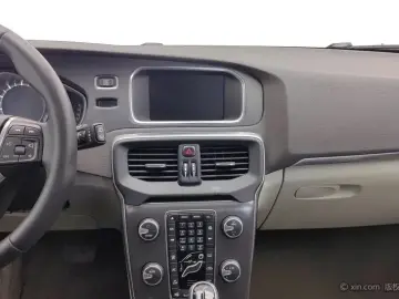 2016 Volvo V40 с пробегом 121 800 км