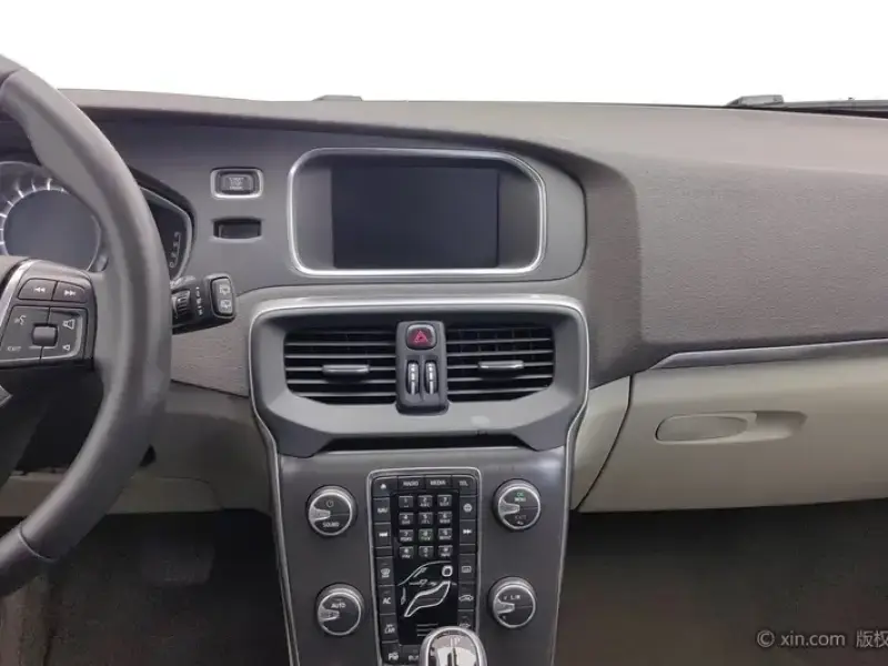 2016 Volvo V40 с пробегом 121 800 км