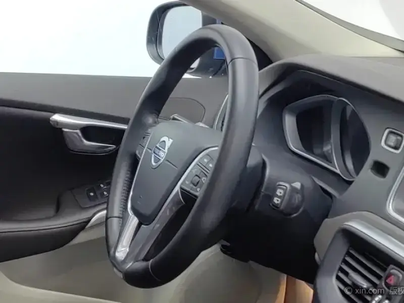 2016 Volvo V40 с пробегом 121 800 км