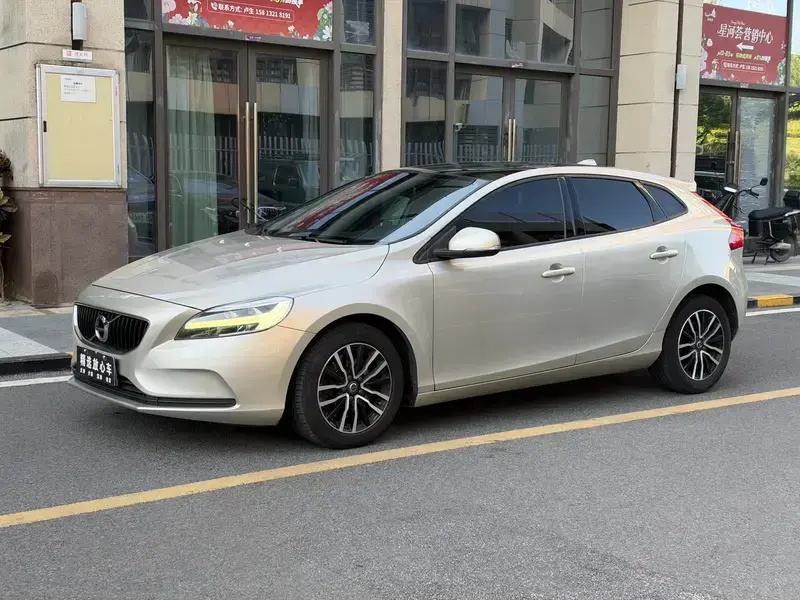 2018 Volvo V40 с пробегом 122 000 км
