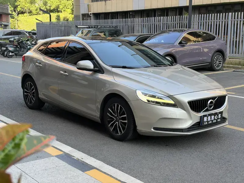 2018 Volvo V40 с пробегом 122 000 км