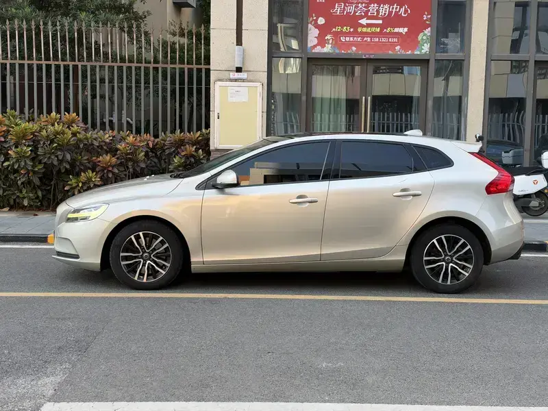 2018 Volvo V40 с пробегом 122 000 км
