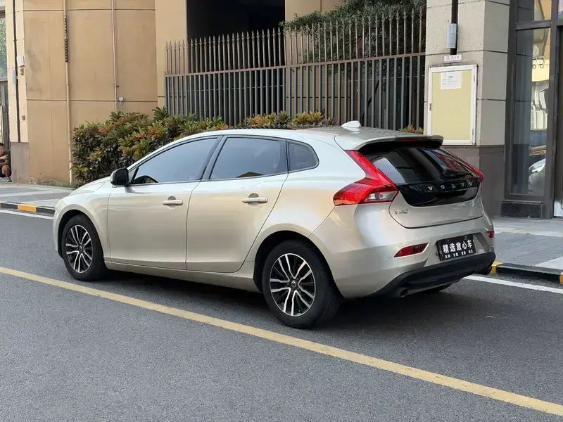 2018 Volvo V40 с пробегом 122 000 км