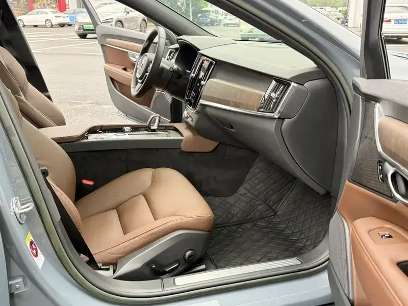 2023 Volvo V90 с пробегом 46 000 км
