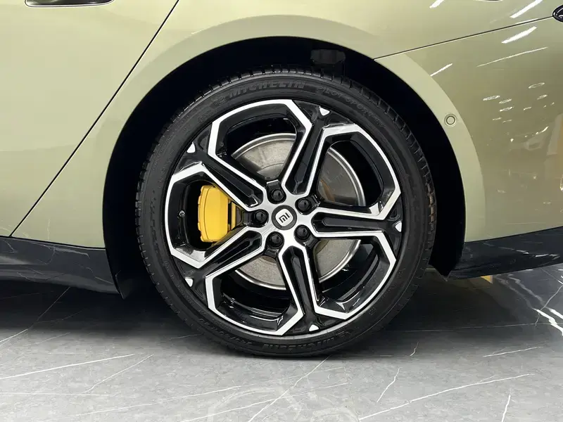 2024 Xiaomi SU7 с пробегом 31 800 км