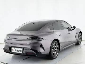 2024 Xiaomi SU7 с пробегом 16 000 км