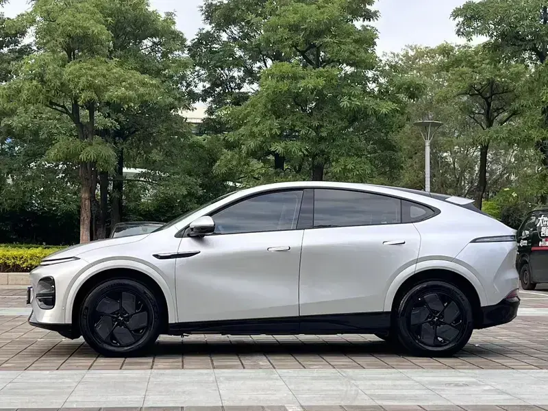 2025 Xpeng G6 с пробегом 16 000 км