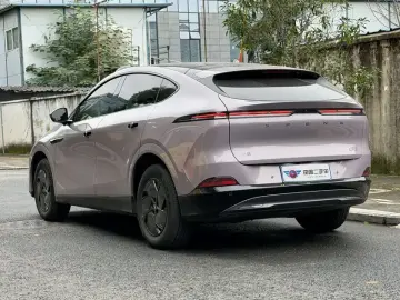2025 Xpeng G6 с пробегом 5 800 км