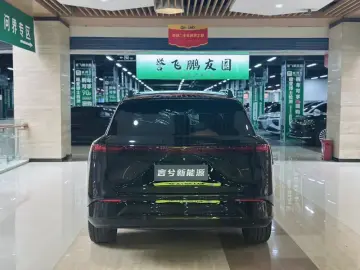 2026 Xpeng G9 с пробегом 9 900 км