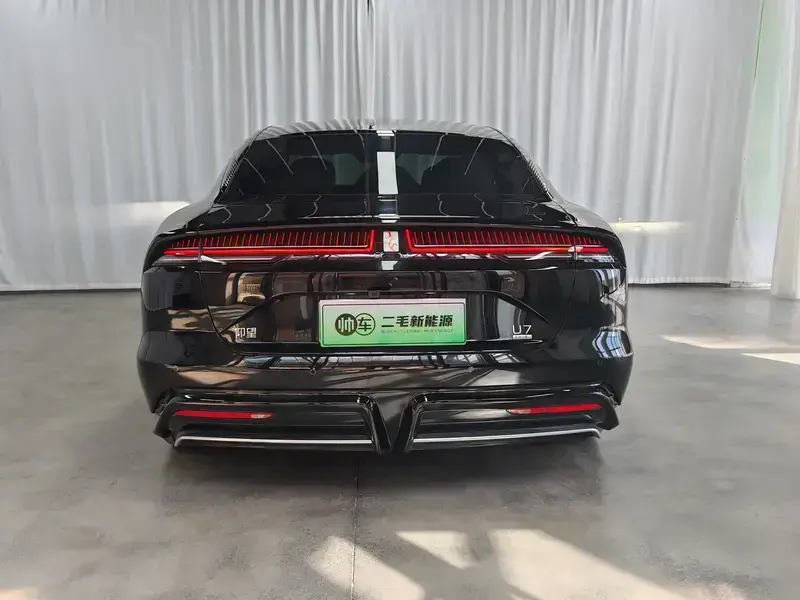 2025 BYD Yangwang U7 с пробегом 3 000 км