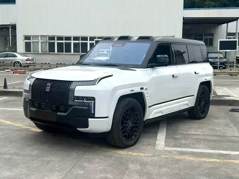 2026 BYD Yangwang U8 с пробегом 8 000 км