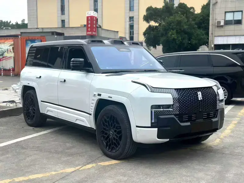 2026 BYD Yangwang U8 с пробегом 8 000 км