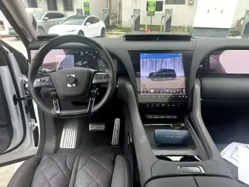 2026 BYD Yangwang U8 с пробегом 8 000 км