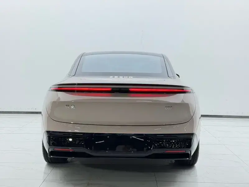 2026 Zeekr 007 с пробегом 2 000 км