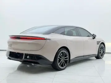 2026 Zeekr 007 с пробегом 2 000 км