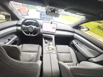 2024 Zeekr 001 с пробегом 47 000 км
