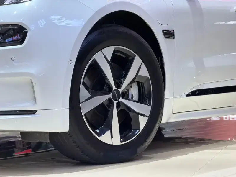 2023 Zeekr 001 с пробегом 80 000 км