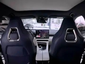 2024 Zeekr 001 с пробегом 34 000 км