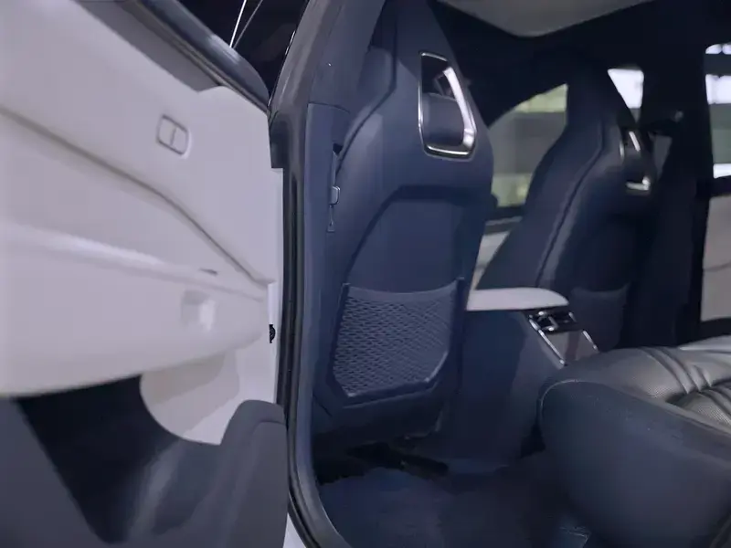 2024 Zeekr 001 с пробегом 34 000 км