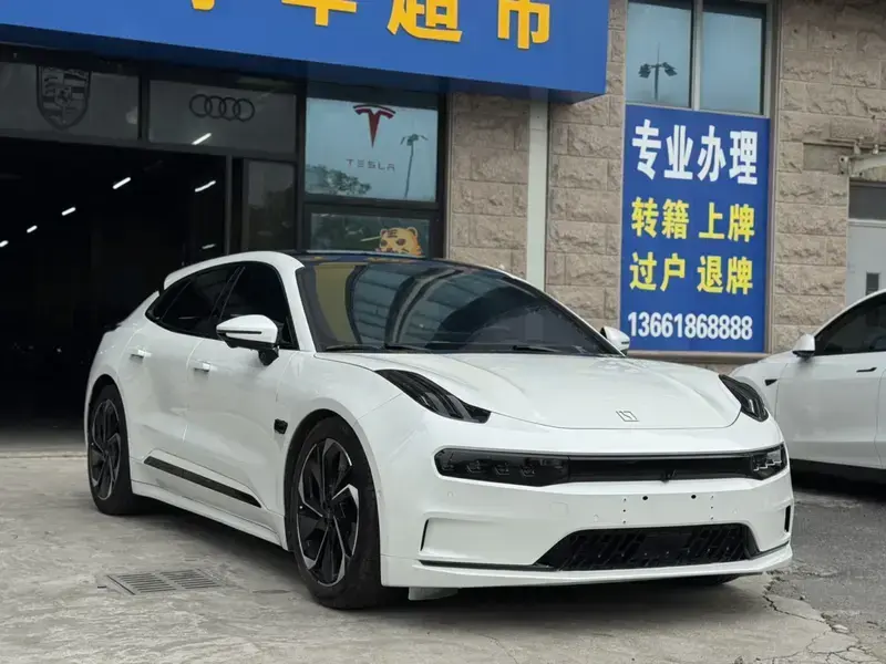 2023 Zeekr 001 с пробегом 29 500 км