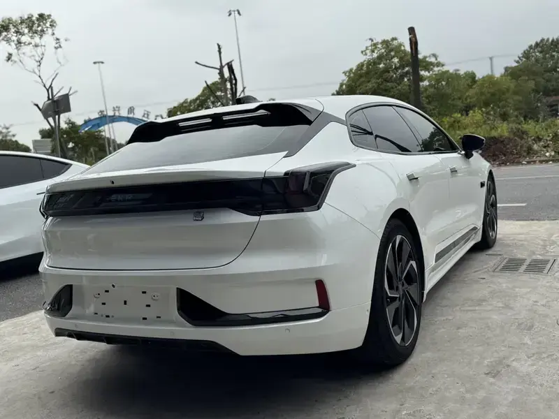 2023 Zeekr 001 с пробегом 29 500 км
